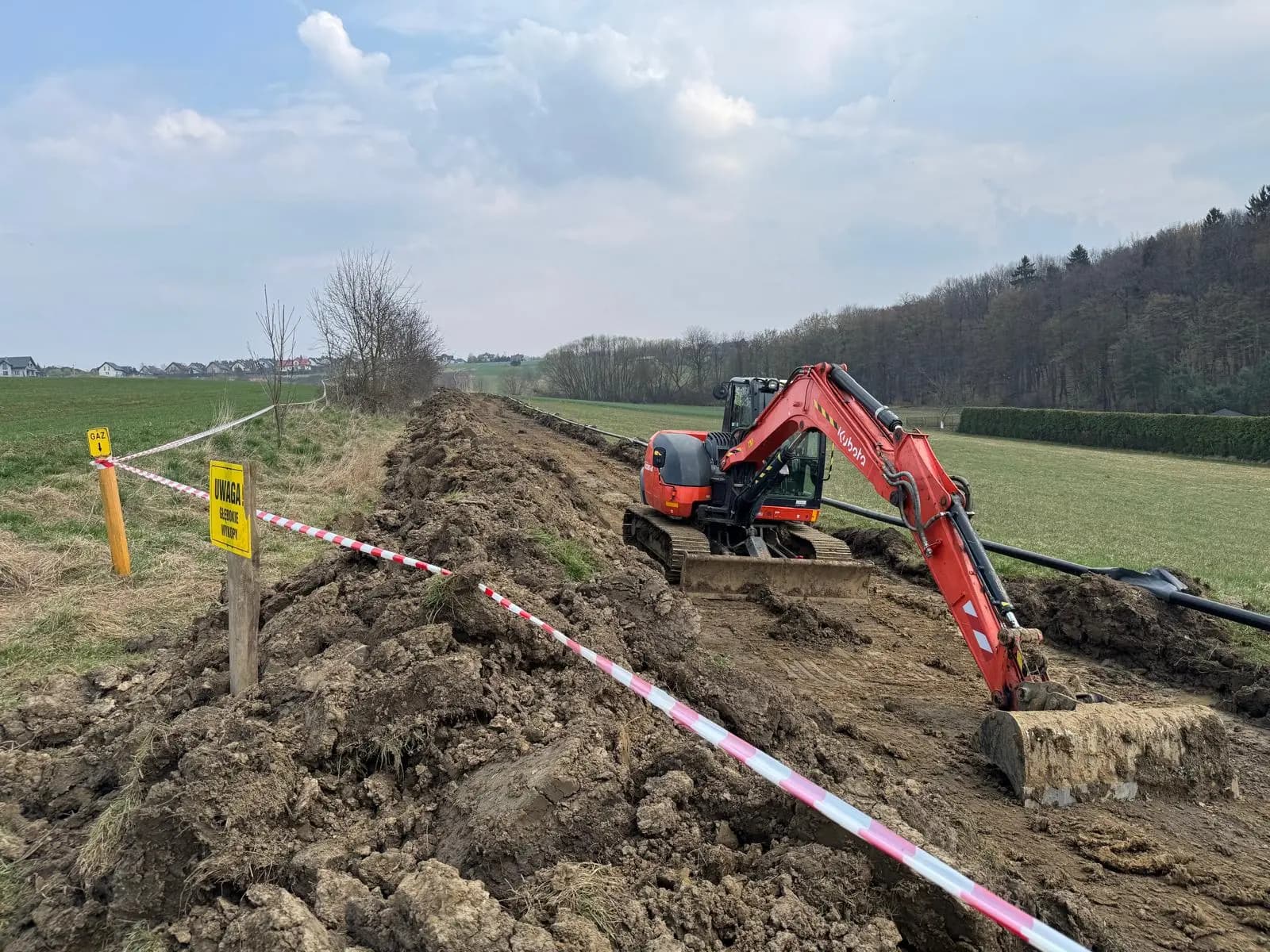 Roboty ziemne — budowa gazociągu, głębokie wykopy